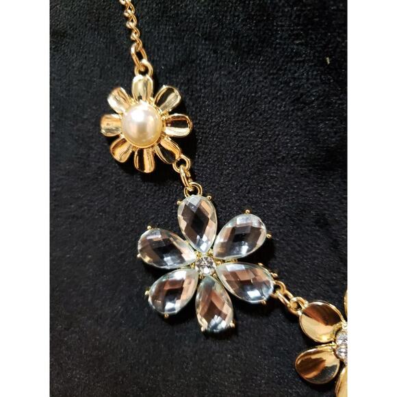 Womens Vintage Enamel Flower Crystal Rhinestones Necklace with Lobster Clasp - Picture 5 of 6
